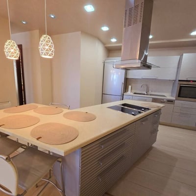 Miete einer geräumigen 4-Zimmer-Wohnung in St. St. Constantine and Helena, Varna, Bulgarien